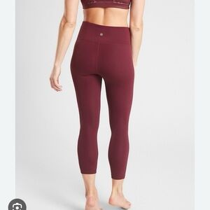 Athleta Elation Capri , size small NWT. Burgundy color.